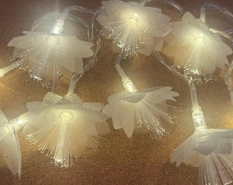Flower String Lights          Battery Operated.                  Warm White.                                    10 LEDS