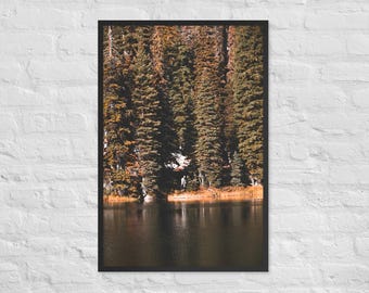 Osservatore dei boschi, stampa della foresta dell'Idaho, quadro rustico con riflesso nel bosco