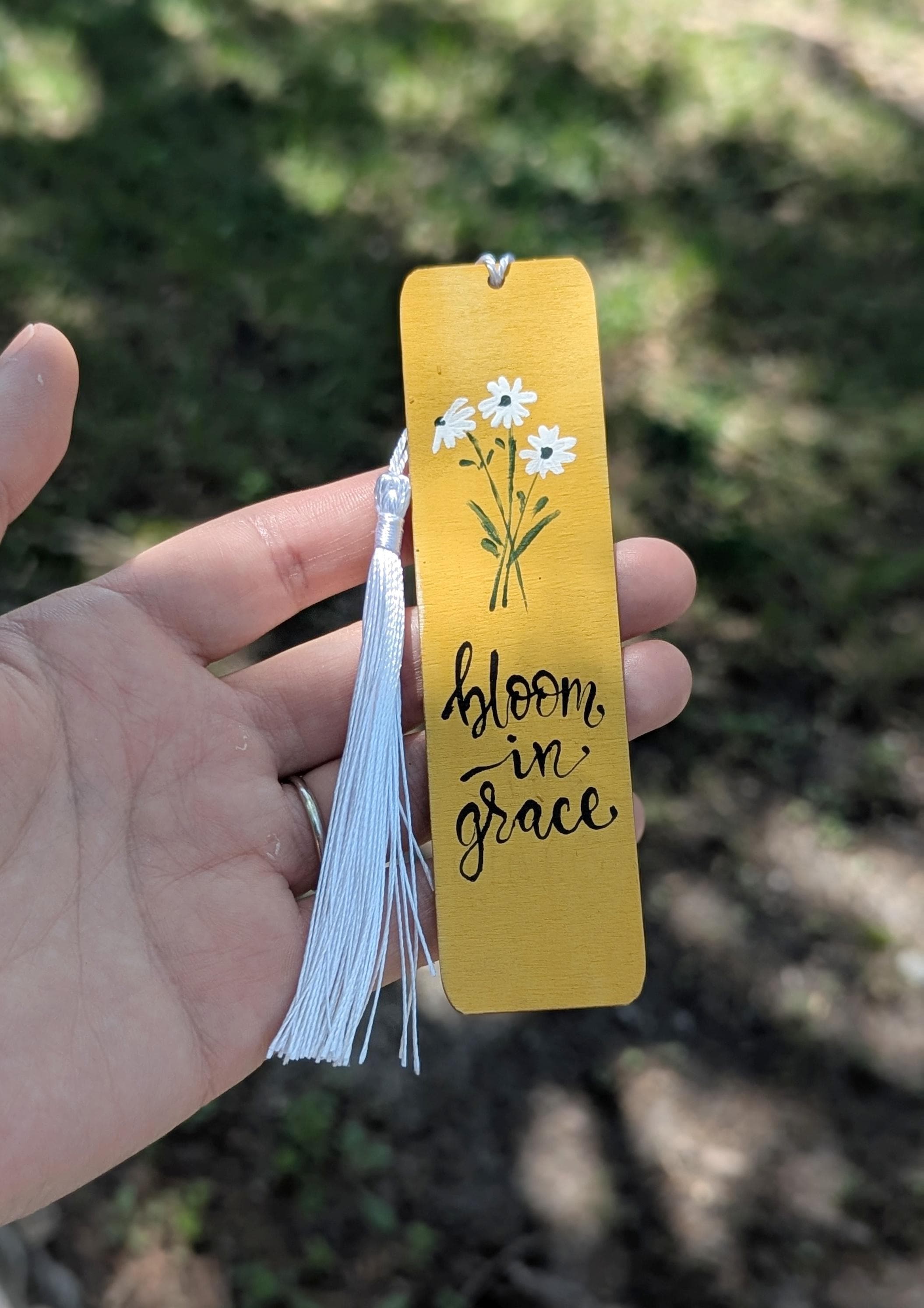 Daisy Flower Wooden Bookmark: Bloom in Grace, Handcrafted Tassel - Etsy
