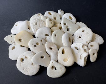 Piedras Holey Hag: Piedras de playa de marfil blanco, amuletos (juego de 5-12, de 3,18 a 6,35 cm)