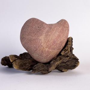 Pink Heart-Shaped Beach Stone with Driftwood Stand, Genuine Beach Stone for DIY and Décor