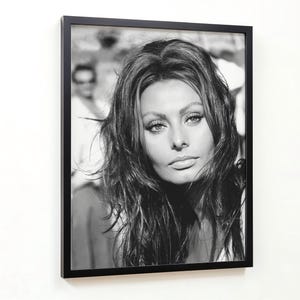 Sophia Loren Poster, Black and White, Vintage Photo, Sophia Loren Print, Old Hollywood Decor, Fashion Print, Sophia Loren Photo, Wall Art