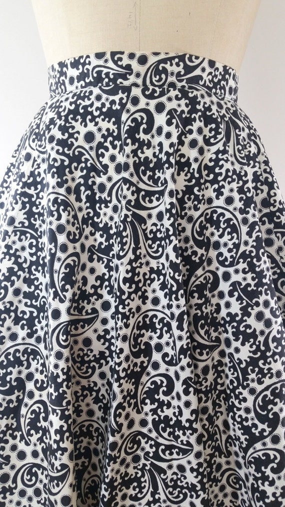 Vintage 1950s Circle Skirt / Cotton Novelty Print… - image 5