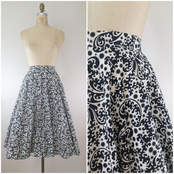 Vintage 1950s Circle Skirt / Cotton Novelty Print… - image 1