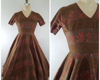 Vintage 1950s Dress / Brown and Burgundy Paisley Print / Cotton 50s Dress / XS