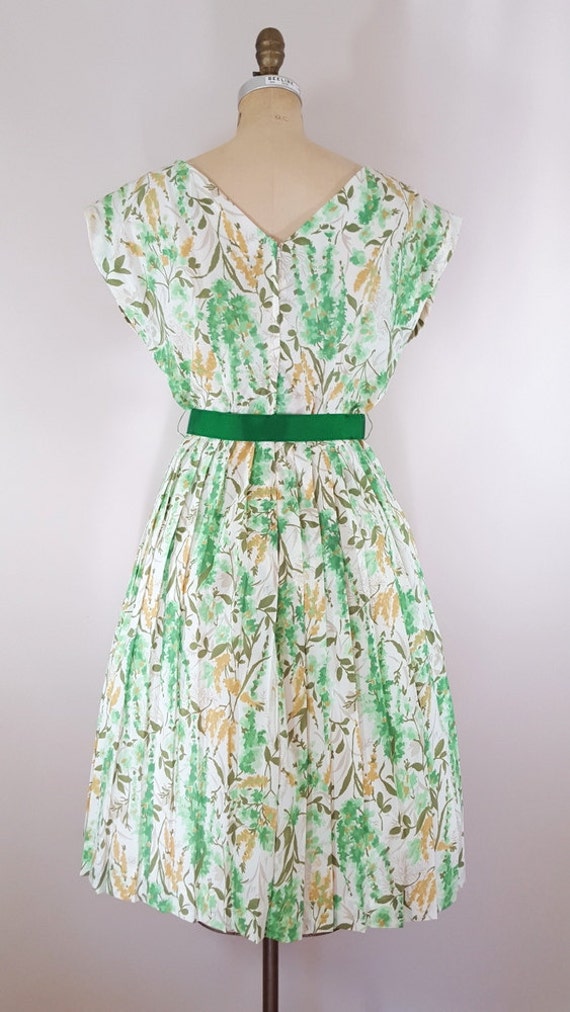 Vintage 1950s Dress / Green Floral / Pleated Skir… - image 3