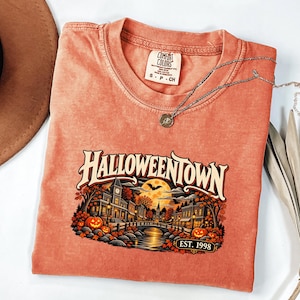 Halloweentown Est 1998 T-shirt, Vintage Spooky Town Graphic, Retro Halloween Autumn Village Scene