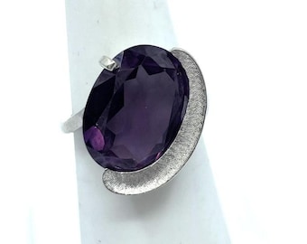 Ladies Vintage Large Alexandrite Ring, 10k White Gold, Brushed detail, Size 6.25