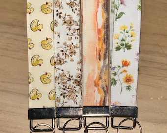 Portachiavi da polso in tessuto fatto a mano