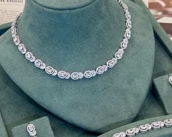 Conjunto de joyería nupcial de circonitas Swarovski hecho a mano: collar, pendientes, pulsera y anillo de rodio.