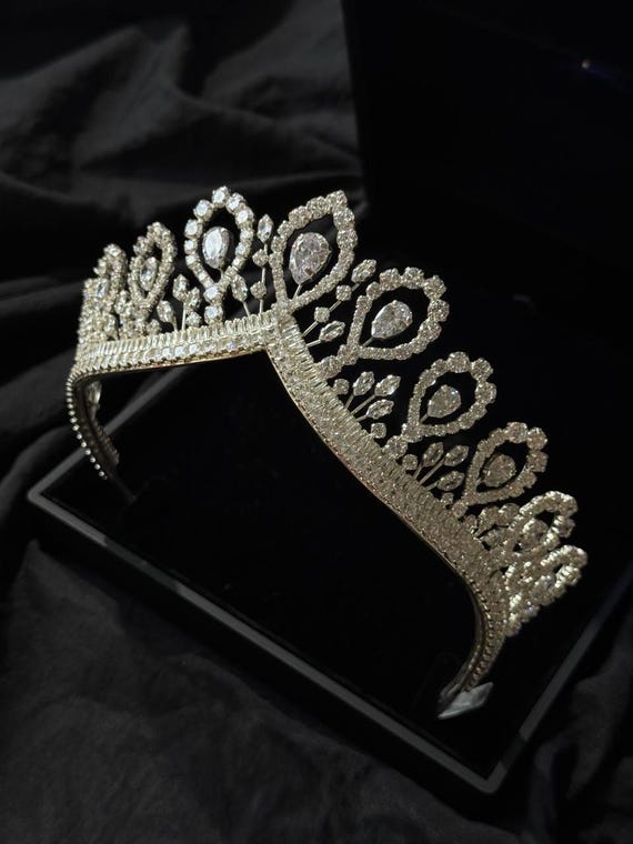 Elegant Zircon Bridal Tiara: Wedding Crown With Swarovski  display picture 1