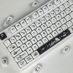 Conjunto de teclas com gatinho fofo - Conjunto de teclas Kawaii com gatinho preto para teclado mecânico, 140 teclas, material PBT, perfil Mao, presente perfeito para amantes de gatos.