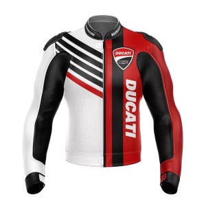 Può includere: Giacca da moto bianca, nera e rossa. Presenta il logo Ducati Corse e la scritta "Ducati" in bianco. Colletto rialzato e dettagli neri su spalle e maniche. Progettata per motociclisti.