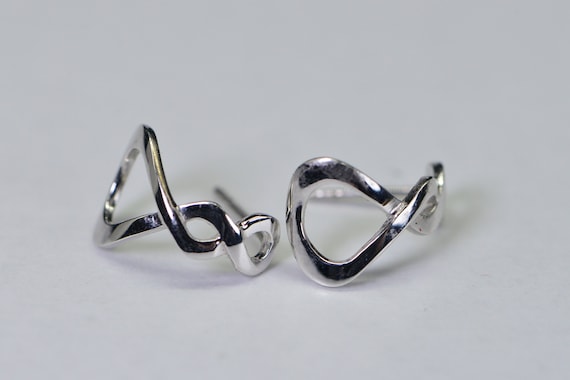 Mikimoto Ruyi Pearl And Diamond Infinity Stud Earrings In 18ct White Gold | LOU-0125066 - Foto 12