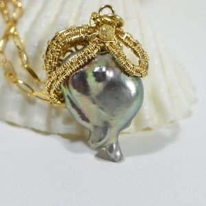 Baroque Pearl Wire Wrapped 14K Gold wire,  Single Pearl Necklace, Wire Art Pendnat, Handmade Gift Idea