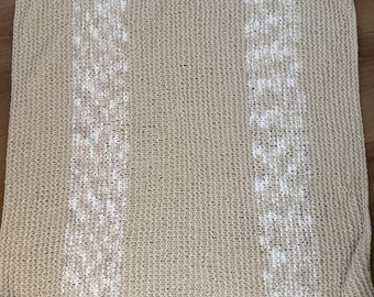 Handmade Knit Blanket: Soft and cozy