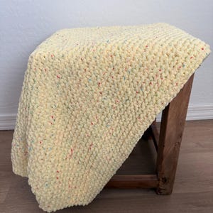 Handmade Knit Baby Blanket: Soft, Cozy Newborn Gift