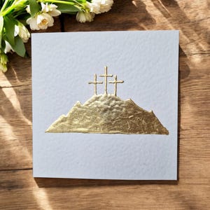Handgemachte christliche Osterkarte: Drei Kreuze von Golgatha in Blattgold