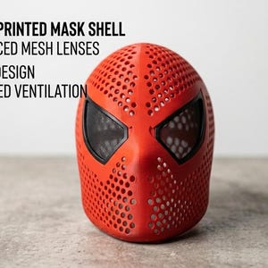 Puede incluir: Una máscara roja impresa en 3D con lentes de malla reforzada. La máscara tiene un diseño de ajuste cómodo y ventilación muy detallada. El texto de la imagen dice: PREMIUM 3D-PRINTED MASK SHELL WITH REINFORCED MESH LENSES COMFORT-FIT DESIGN HIGHLY DETAILED VENTILATION.