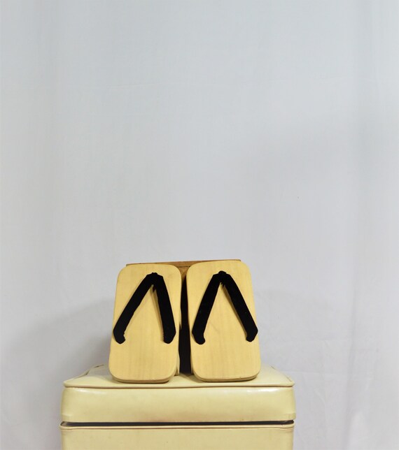 Vintage wooden Geta - image 1