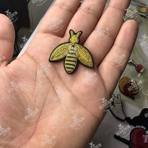 Gold Bee Brooch – Hand Embroidered Bullion Wire Badge with Safety Pin – Fashion Lapel Pin
