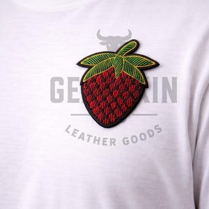 Handgemaakte aardbeienbroche: met edelmetaaldraad geborduurde fruitreversspeld | Patch voor kleding