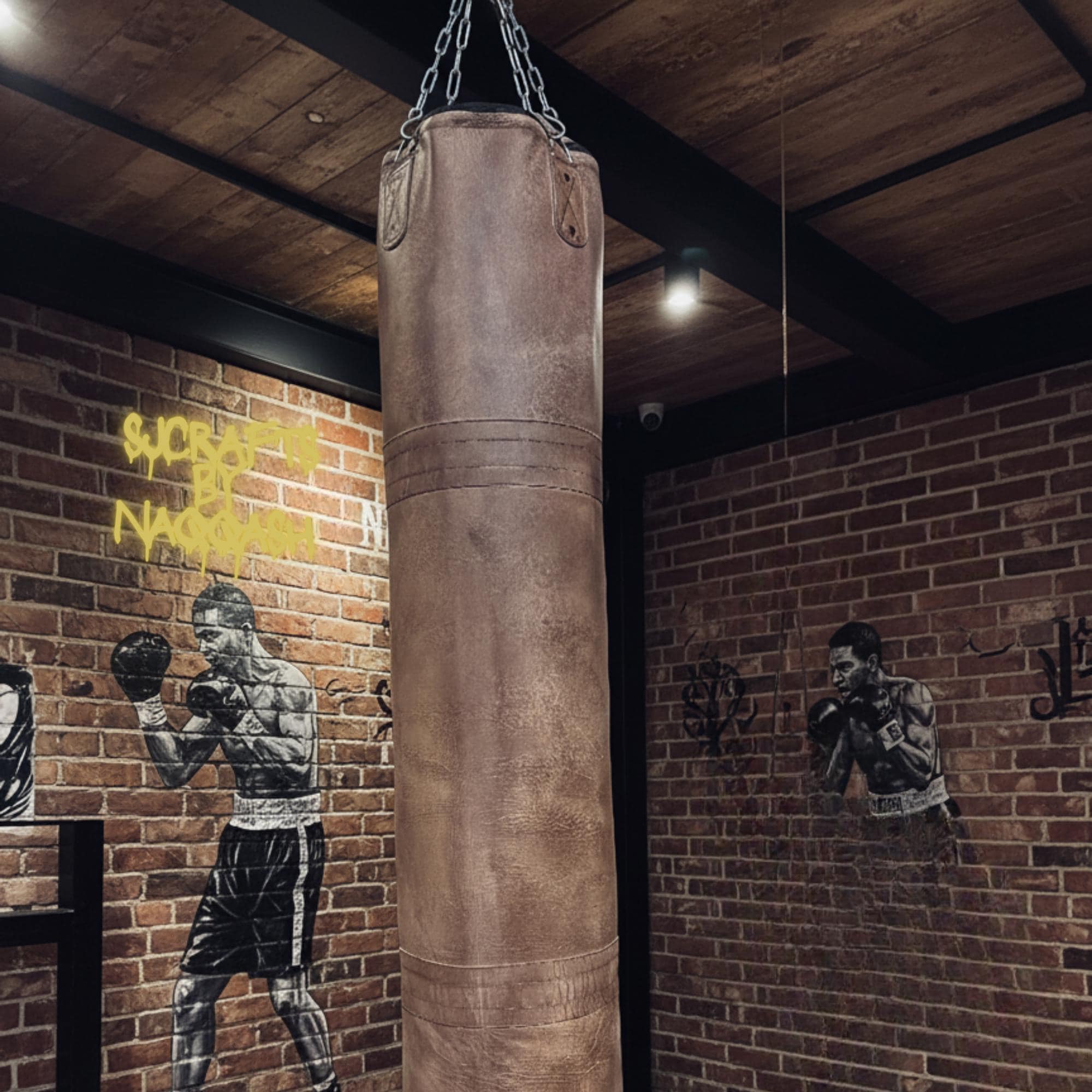 牛革バフレザー パンチングバッグ: MMA ボクシング トレーニング 