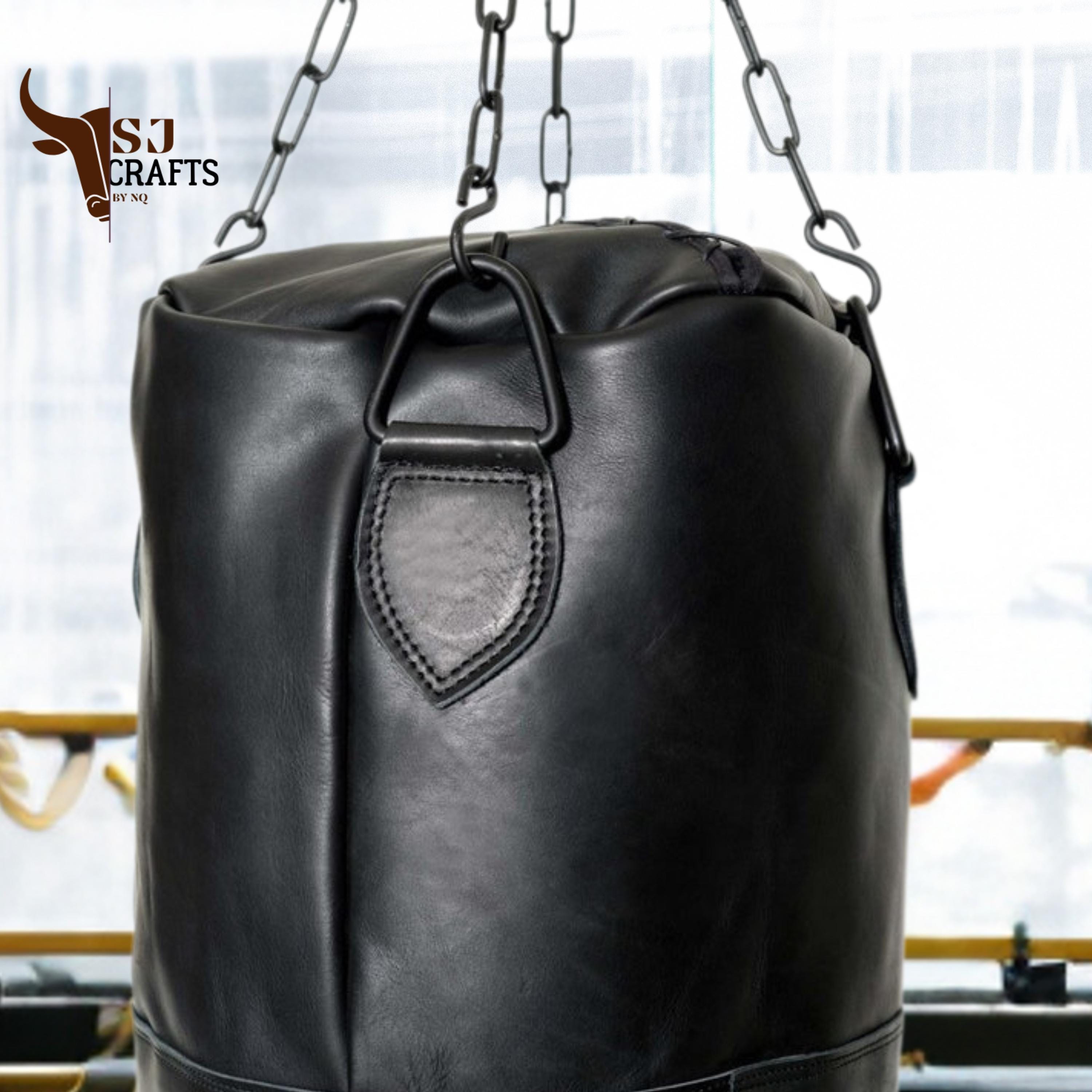 HandCrafts の漆黒の牛革パンチングバッグ、ビンテージ ボクシング