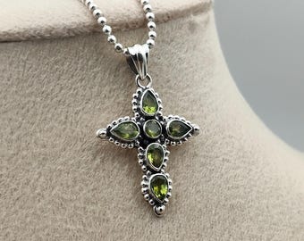 Collar con colgante de cruz de peridoto, plata de ley 925, joyería cristiana vintage.