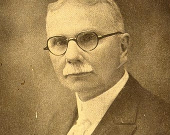 Vintage 1920s Sepia Portrait Photograph – Antique Man with Glasses