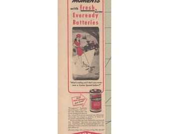 Publicité imprimée pour 1945 Eveready Piles Lighter Moments Illustration de la lampe de poche pendant la guerre