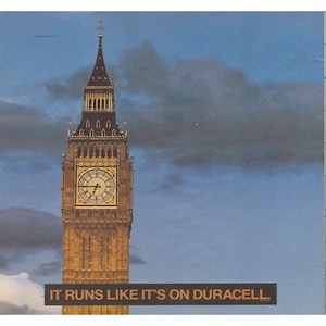Anuncio impreso vintage de Duracell de 1992, Big Ben, Londres, Inglaterra. Publicidad de baterías. imagen 1