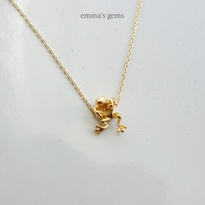 Cute Climbing Frog Charm Necklace, Amphibian, Dainty Gold, Rainforest, Unique Minimal Jewelry, Women's Pendant, Gift, Daughter, Bridesmaid