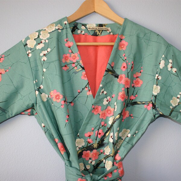 One Left. READY to SHIP 2XL Mid Calf Flannel Lined Kimono Robe. Robe. Kimono. Dressing Gown. Golden Garden Teal. Knee Length.