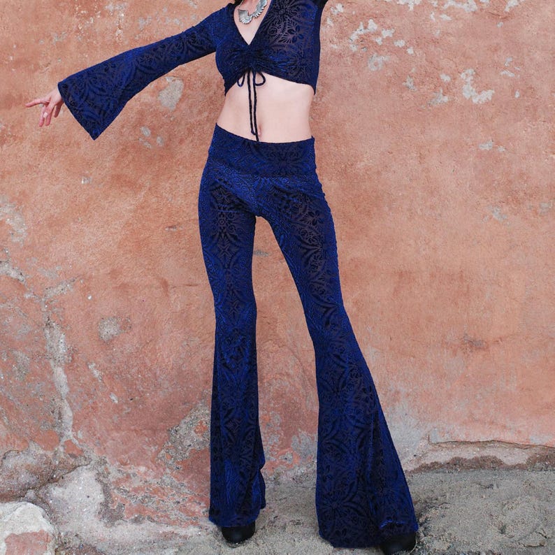 Bas en velours dévoré des années 70 : pantalon flare bordeaux bleu marine noir image 1