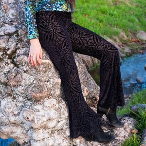 Bas en velours dévoré des années 70 : pantalon flare bordeaux bleu marine noir image 8