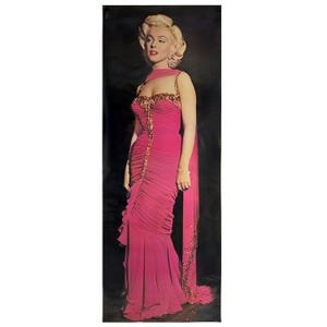 Póster vintage de tamaño natural de 1,80 m con el vestido de noche rosa de Marilyn Monroe Gentleman Prefer Blondes impreso en EE. UU., 66 x 74 pulgadas