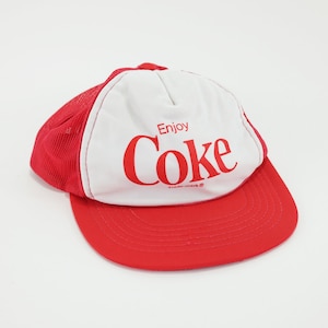 Vintage Enjoy Coca-Cola Blanco & Rojo Malla Trucker Sombrero Gorra Coca-Cola, Hecho en EE.UU.