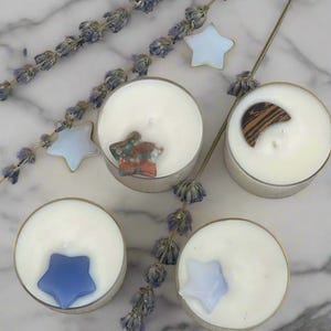 Set da cerimonia di candele tealight in pietra di luna - Quattro candele per meditazione lunare, rituale e liberazione I Pietra di luna Selenite Ametista Quarzo