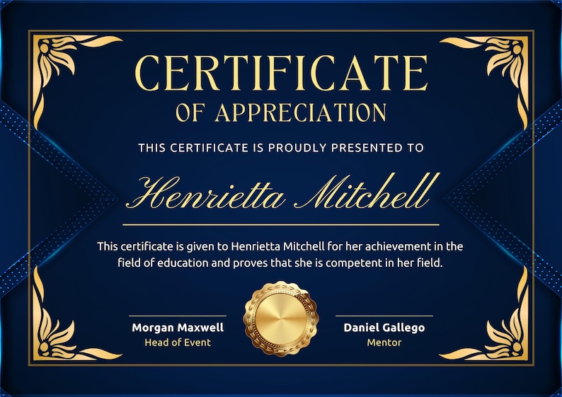 Puede incluir: Un certificado de reconocimiento azul marino con detalles dorados. El texto dice "CERTIFICATE OF APPRECIATION" y "Henrietta Mitchell". Incluye los nombres Morgan Maxwell y Daniel Gallego.