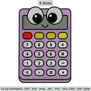Puede incluir: Un diseño de bordado de una calculadora morada con grandes ojos de dibujos animados y una boca sonriente. La calculadora tiene una pantalla gris, un botón rojo, tres botones amarillos y botones numéricos blancos. Texto: 5 Sizes.