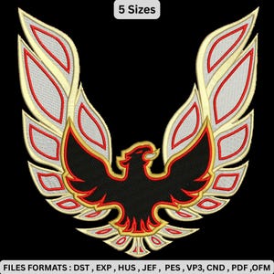Könnte beinhalten: Gesticktes Emblem eines stilisierten Phönix mit ausgebreiteten Flügeln. Das Design zeigt einen schwarzen Vogel mit roten und goldenen Akzenten auf schwarzem Hintergrund. Der Text "5 Sizes" befindet sich in der oberen linken Ecke.