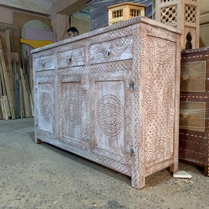 Sideboard Schrank - Handgeschnitztes Holzbrett - Boho Chic Aufbewahrungsschrank - Rustikale ethnische Möbel im Art-Deco-Stil für Wohnzimmer