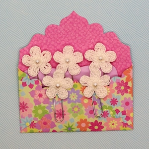 Set of 5 Crocheted Planner Clips, Junk Journal Clips, Flower Planner Clips, Crochet Paper Clips White