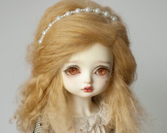 Golden Blonde Mohair Wig for BJD Pullip Blythe Dolls Dollife FairyLand FeePle60 Dolls and More  Short Wavy Tibetan Mohair