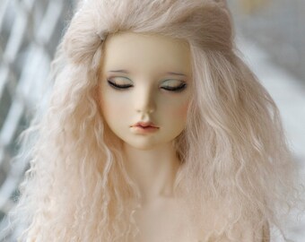 Ivory Light Blonde Mohair Wig for BJD Pullip Blythe Dolls Dollife FairyLand FeePle60 Dolls and More Short Wavy Tibetan Mohair