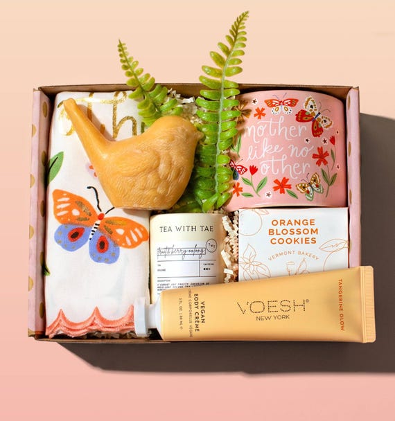 Personalized Gift Box For Mom Beeswax Candle Self Care Package Mother's Day Basket Butterfly Design Bird Decor Birthday Gift Idea Comfort