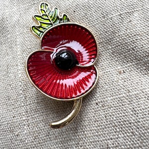Red Enamel Poppy Pin Badge | Remembrance Day Lapel Brooch | Memorial Gift | Lest We Forget | UK Poppy