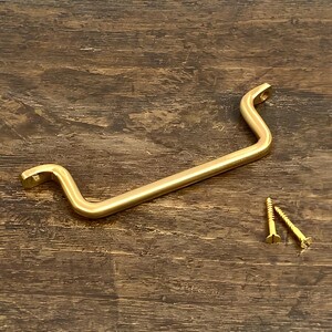 Handcrafted solid brass cabinet handle with screws included, vintage-style drawer pull for doors, cabinets, and furniture.