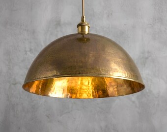Lámpara colgante de latón martillado: iluminación cálida para el comedor
